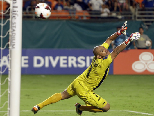Honduras a cuartos con golazo del Pitbull