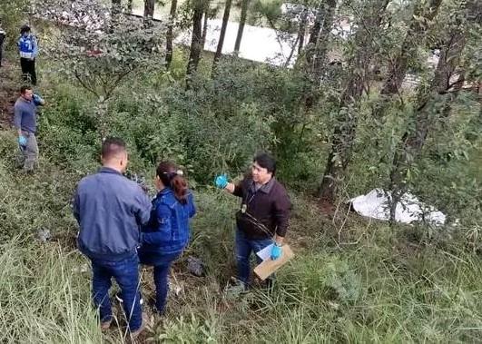 Joven muere al chocar y caer a barranco en Marcala: Quedó irreconocible