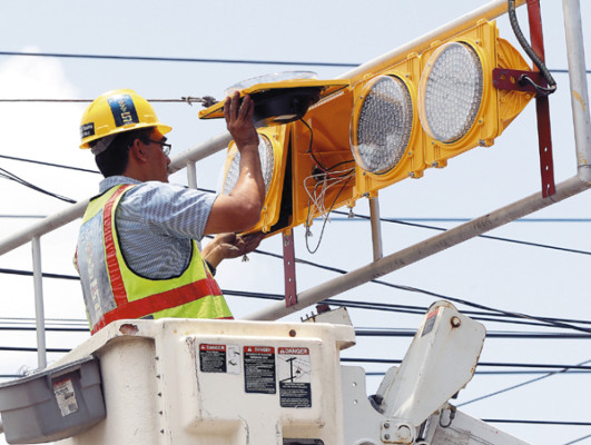 Intersección semaforizada en Los Próceres