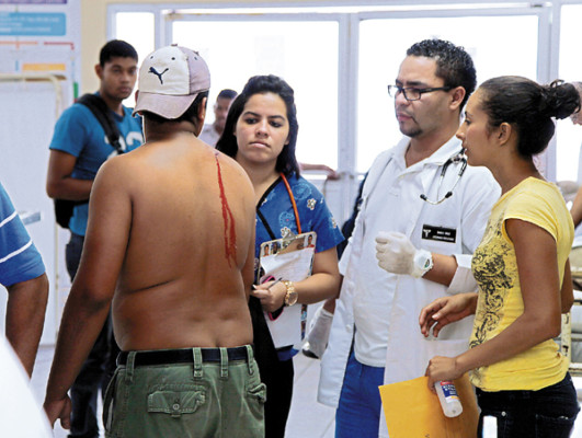 Motociclistas atacan a padre y a sus dos hijos