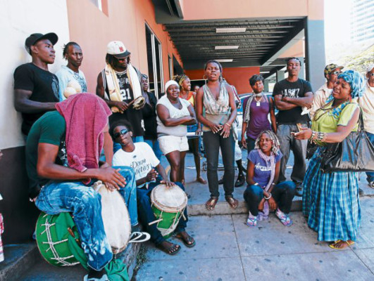 Mujeres quieren la mitad de la cuota electoral y de la deuda política