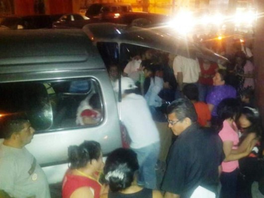 Al menos siete menores lesionados tras choque de microbuses