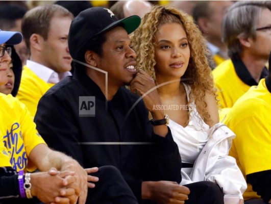 Arrestan a fan de Beyoncé y Jay-Z por invadir escenario