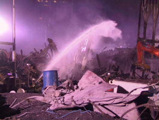 Publican fotos inéditas del ataque a Torres Gemelas que fueron tomadas por obrero (Parte I)