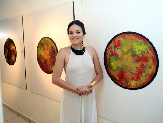 Nora Buchanan presenta su exposición Vivencias Oníricas