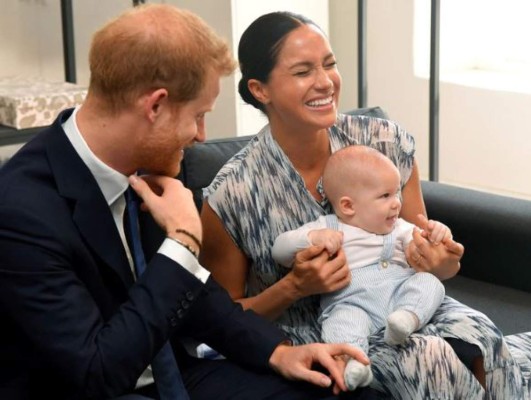 FOTOS: Archie, hijo de Meghan y Harry conquista Sudáfrica en su primera salida oficial   