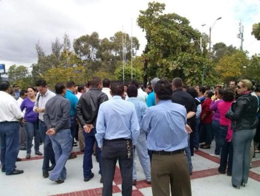 Honduras: Empleados suspendidos de ENEE interponen recurso en CSJ