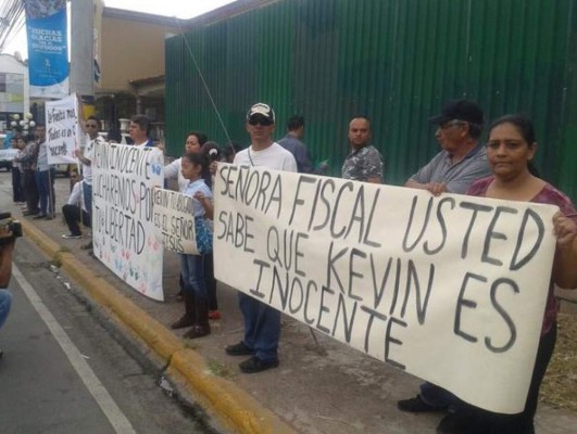 Plantón para exigir liberación de universitario hondureño