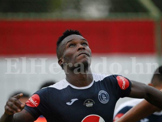 Rubilio Castillo lloró al escuchar a la barra de Motagua corear su nombre en el Nacional