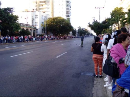 Cenizas de Fidel Castro salen en caravana a este de Cuba
