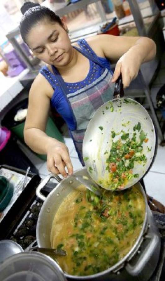 Cómo hacer una sopa de pescado seco