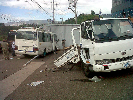 Al menos siete heridos en accidente en el anillo periférico