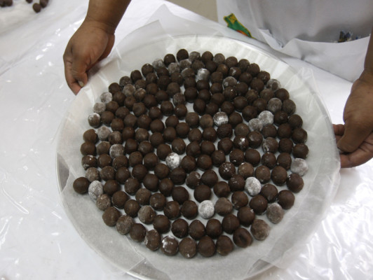 Emprendedoras impulsan fábrica de chocolates