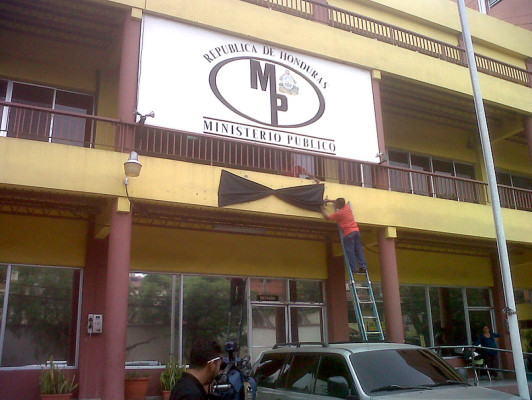 Tres fiscales acribillados en gobierno Lobo