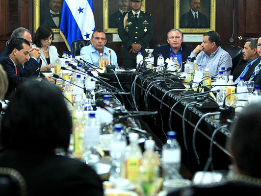 Lobo denuncia campaña internacional