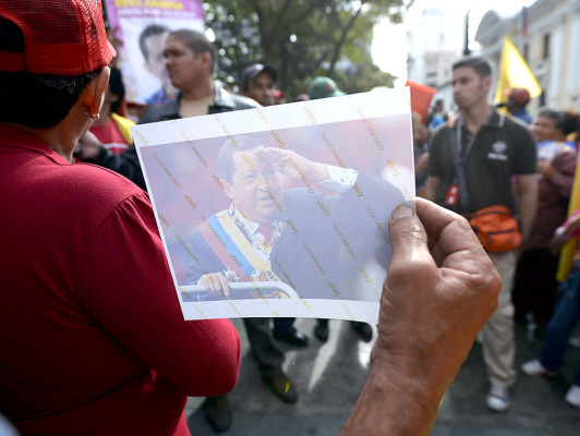 Hugo Chávez regresa sorpresivamente a Venezuela