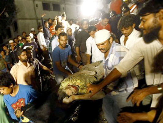 72 muertos en edificio desplomado