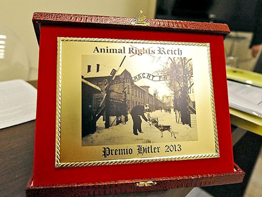 Crean 'Premio Hitler' para violadores de DD HH