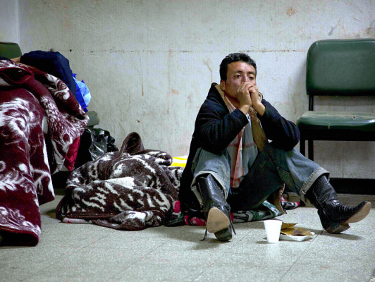 Rescatistas buscan víctimas del terremoto en Guatemala