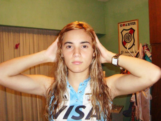 FOTOS: La novia de Maradona, una futbolista de 22 años