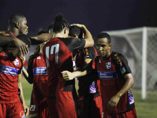 Deportes Savio da el primer golpe al Victoria