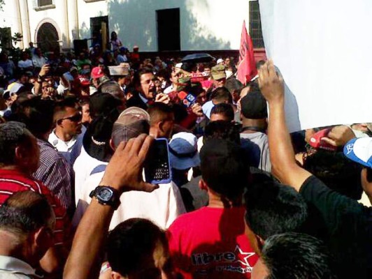 Diputados de Libre encabezan acto bochornoso en el Congreso Nacional