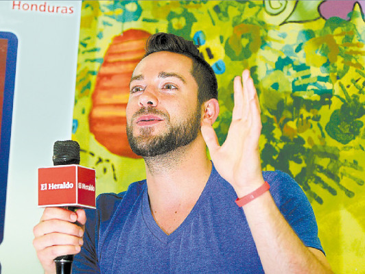 Zachary Levi, actor de Thor II, visita Honduras