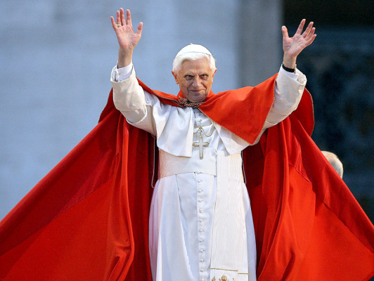Papa Benedicto XVI anuncia su renuncia por falta de 'fuerzas'