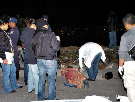 En frazadas hallan cuerpos de policía y su hermano