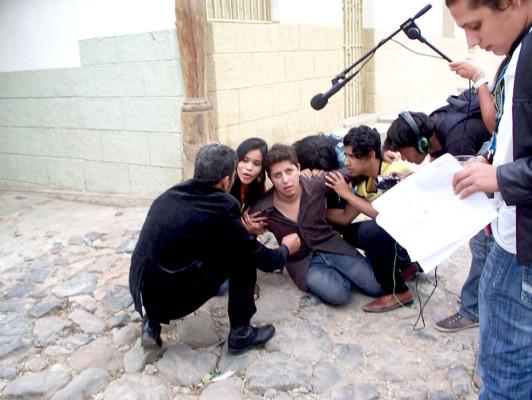 Estudiantes de periodismo presentan cortometraje