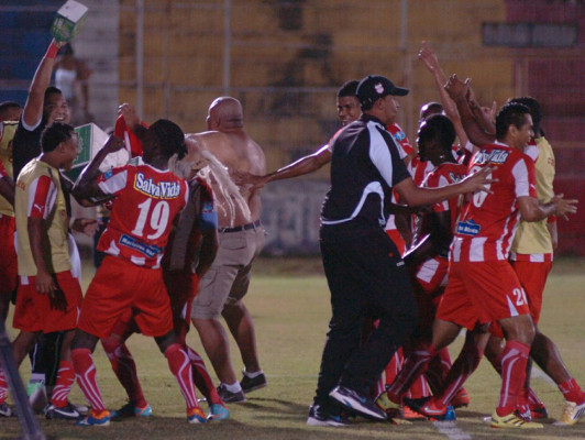 Vida ganó el clásico al Victoria y festejó bailando Harlem Shake