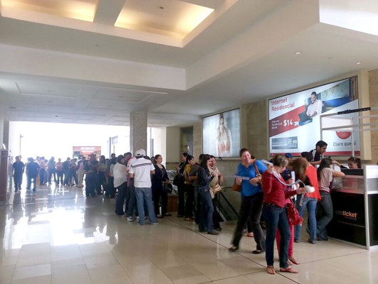 Hondureños hacen largas filas para el concierto de Marc Anthony