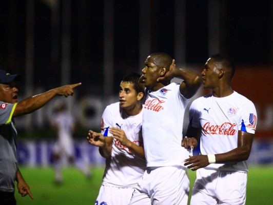 Real España sepulta el invicto de Olimpia