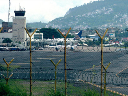 Reanudan vuelos en aeropuerto de Tegucigalpa