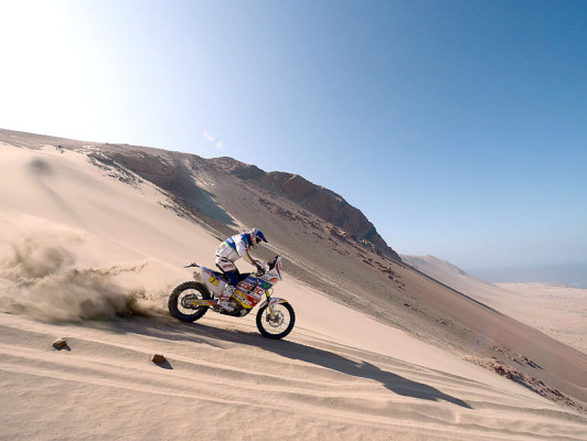Combate de estrellas en el desierto peruano
