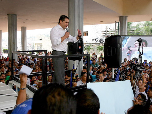 Juan Orlando Hernández deja el Congreso Nacional