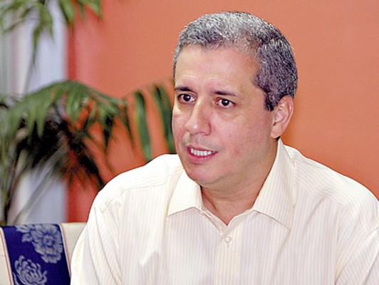 Emiten alerta migratoria contra exdirector del IHSS