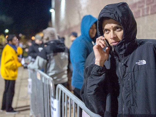 Fanáticos corren a comprar su PlayStation 4