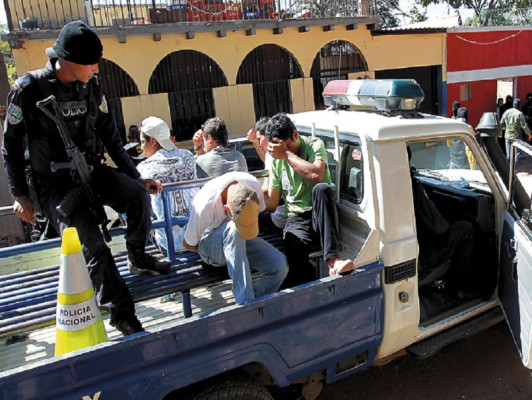Realizan allanamientos en colonia San Miguel