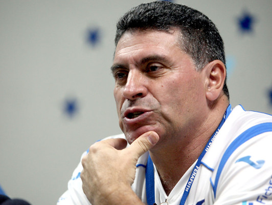 DT de Honduras: 'Si me voy hoy, me da igual'