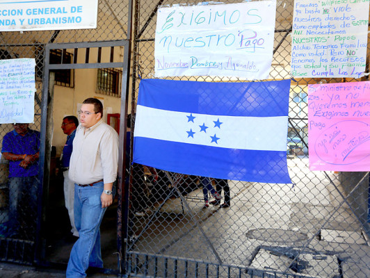 Protesta en Soptravi por sueldos y aguinaldos