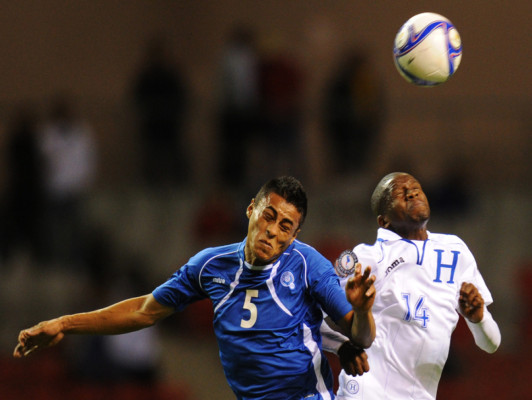 Honduras tropieza con El Salvador en debut de Copa Uncaf