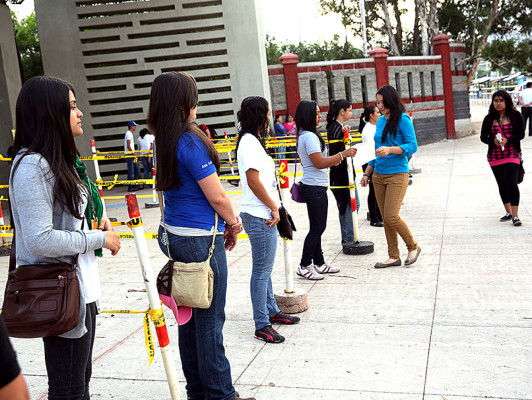 UNAH realiza prueba de Aptitud Académica