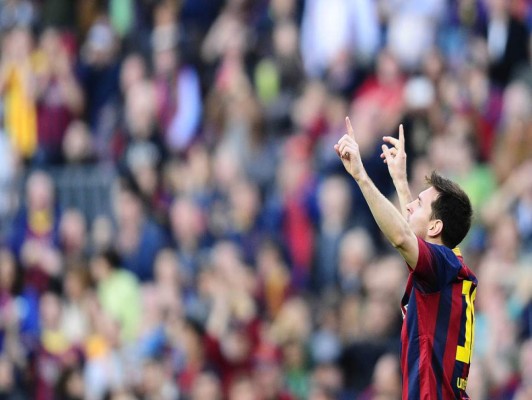 Messi se desata con triplete y Barcelona golea 7-0