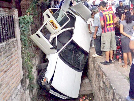 Dos heridos en accidente en la colonia 3 de Mayo