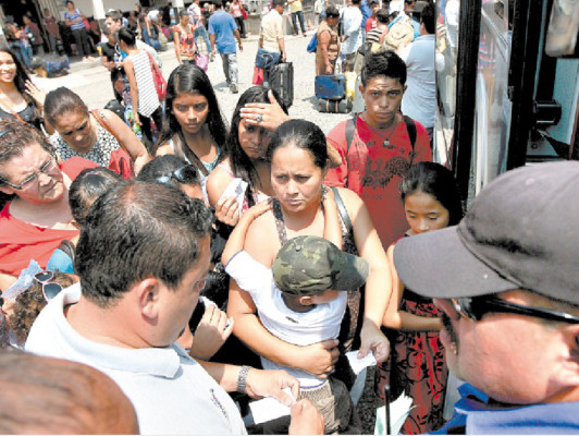 Unos 30 mil capitalinos abandonan a diario la ciudad para vacacionar