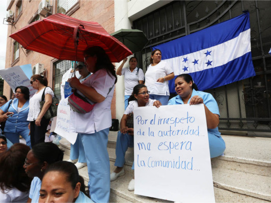 Empleados de Salud se toman la Secretaría