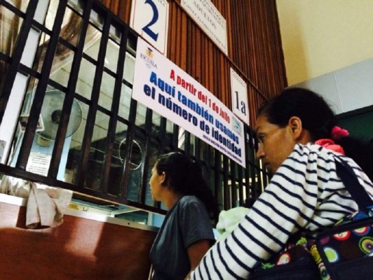 Razones por las que se debe de andar tarjeta de identidad o partida de nacimiento en el HEU
