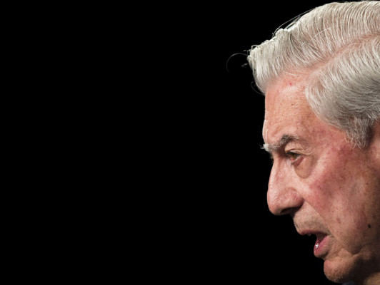 Vargas Llosa: A. Latina no debe acoger a Snowden
