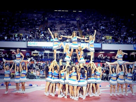 VIDEO: Las bellas porristas del Nápoles